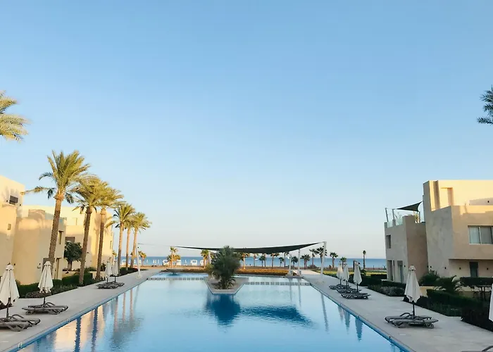 Mangroovy - Elgouna Authentic Designer Shared Home 2 Bdr Each With Private Bathroom For Kitesurfers With Pool View & Beach Access