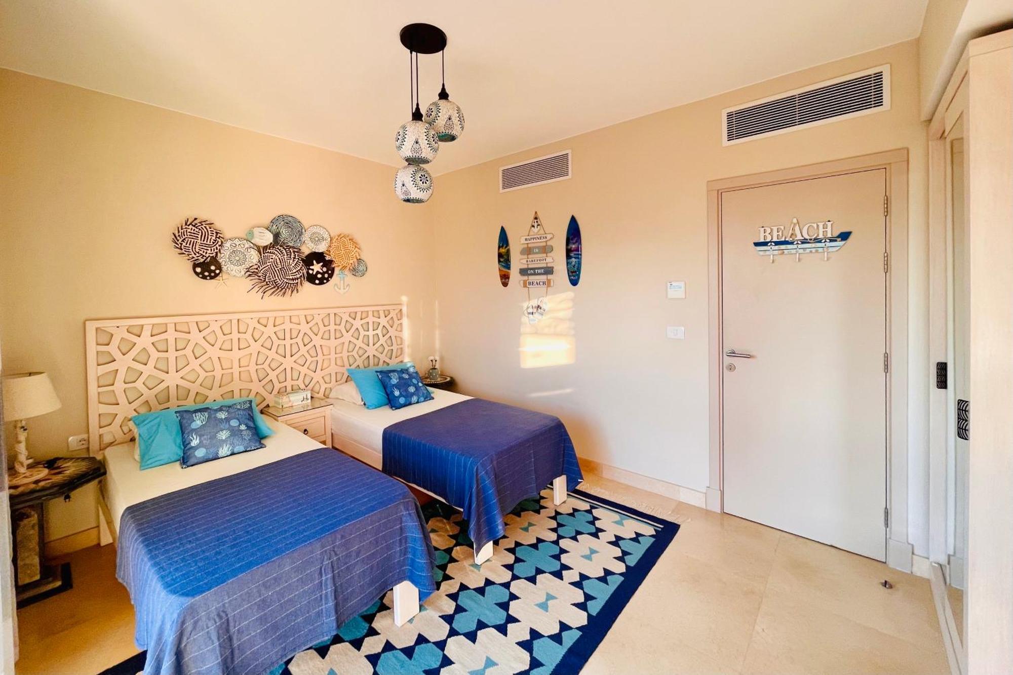Mangroovy - Elgouna Authentic Designer Shared 2 Bdr Each With Private Bathroom For Kitesurfers With Pool View & Access Проживання в сім'ї *
